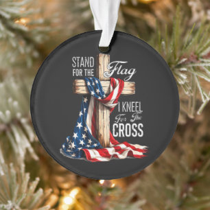 Ich stehe für die Flagge und knie für das Kreuz Ornament