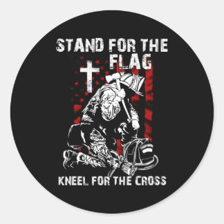 Ich stehe für Fahne und Knie für die Cross US F Runder Aufkleber