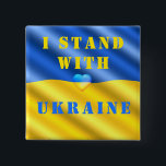 Ich stehe mit der Ukraine-Taste Unterstützung Frei Button<br><div class="desc">Unterstützung Ukraine Buttons - Freiheit - Frieden - Ukraine Flagge - Herz - Patriotik - Starke - Unabhängigkeit - Gemeinsam ! Sie können auf mehr als 1000 Zazzle-Produkte übertragen.</div>