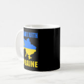 Ich stehe mit der ukrainischen Karte und ukrainisc Kaffeetasse (Vorderseite Links)