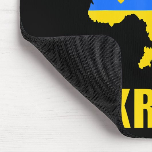 Ich stehe mit der ukrainischen Karte und ukrainisc Mousepad (Ecke)