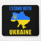 Ich stehe mit der ukrainischen Karte und ukrainisc Mousepad (Vorne)