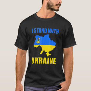 Ich stehe mit der ukrainischen Karte und ukrainisc T-Shirt