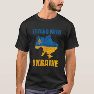 Ich stehe mit der ukrainischen SP und der ukrainis T-Shirt