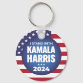 Ich stehe mit Kamala Harris 2024 Schlüsselanhänger (Rückseite)