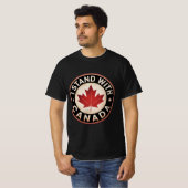 Ich stehe mit Kanada T-Shirt (Vorne ganz)