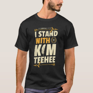 Ich stehe mit Kim Teehee für den Kongress Cherokee T-Shirt