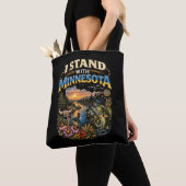 Ich stehe mit Minnesota Tasche (Von Nahem)