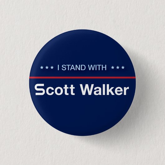 Ich stehe mit Scott-Wanderer Button (Vorderseite)