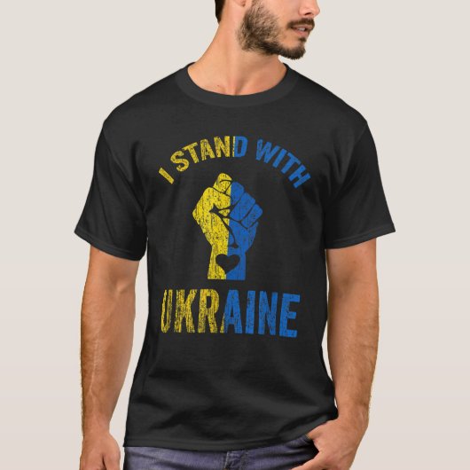 Ich stehe mit ukrainischem Hemd, lustiger Puck Fut T-Shirt (Vorderseite)