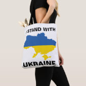Ich stehe mit ukrainischer Flagge und Tasche B (Von Nahem)