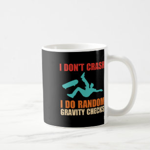 Ich stürze nicht ab, ich mache zufällige Schwerkra Kaffeetasse
