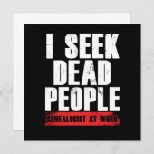 Ich suche Dead People Genealogist bei der Arbeit B Einladung (Vorne/Hinten)