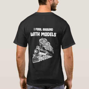 Ich täusche mich mit Modellen, die ich Funny Train T-Shirt