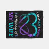 Ich trage Aquamarinen und hoch; Lila im Gedächtnis Fleecedecke (Vorderseite (Horizontal))