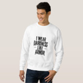 Ich trage Dunkelheit wie Rüstung Sweatshirt (Vorne ganz)
