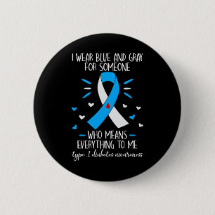 Ich trage eine blaue und graue Diabetes Typ 1 Button