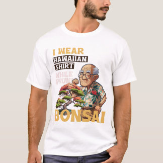 Ich trage hawaiianisches Shirt beim Beschneiden vo