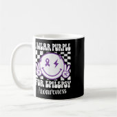 Ich trage Lila für Epilepsie Awareness Smile Face Kaffeetasse (Links)