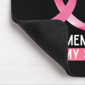 Ich trage Rosa in Erinnerung an meinen Schwester B Mousepad (Ecke)