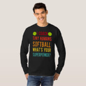 Ich trainiere Tiny Humans Softball Superpower Kid T-Shirt (Vorne ganz)