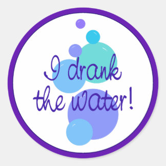 Ich trank Wasser Runder Aufkleber
