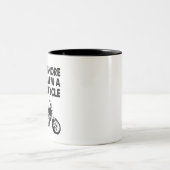 Ich träume nicht, dass ich ein Motorrad bin Zweifarbige Tasse (Mittel)