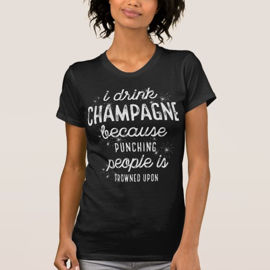 Ich trinke Champagner, weil ich Leute punschiere T-Shirt (Vorderseite)