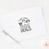 Ich trinke gerade Kaffee und Rettungshunde lustig Runder Aufkleber (Umschlag)