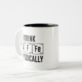Ich trinke regelmäßig Kaffee Zweifarbige Tasse (Vorderseite Links)
