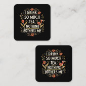 Ich trinke so viel Tee, nichts stört mich Quadratische Visitenkarte (Vorne/Hinten)