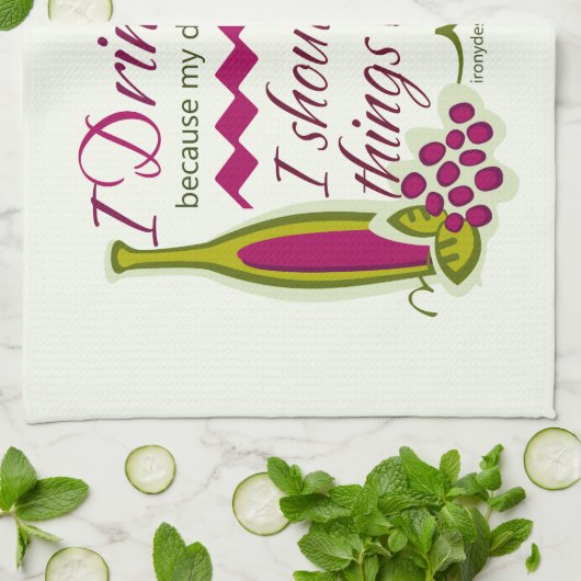 Ich trinke Wein Funny Zitat Design Handtuch (Gefaltet)