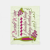 Ich trinke Wein-lustiges Zitat Fleecedecke (Vorderseite)