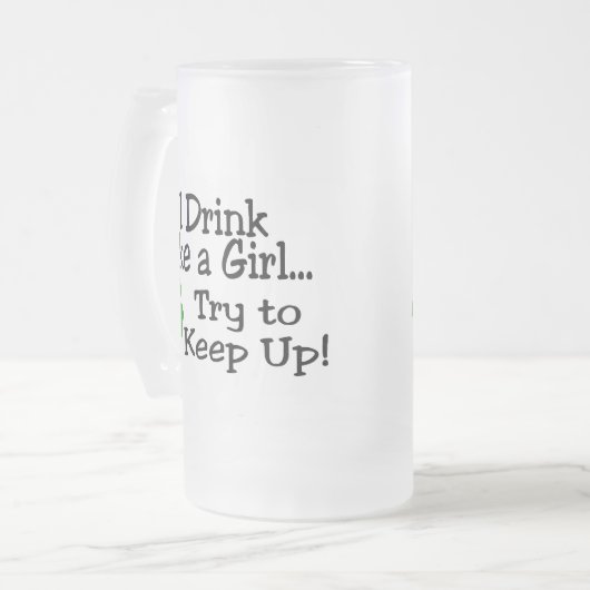 Ich trinke wie ein Mädchen-Versuch, um Klee Mattglas Bierglas (Vorderseite Links)
