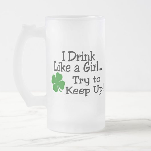 Ich trinke wie ein Mädchen-Versuch, um Klee Mattglas Bierglas (Links)