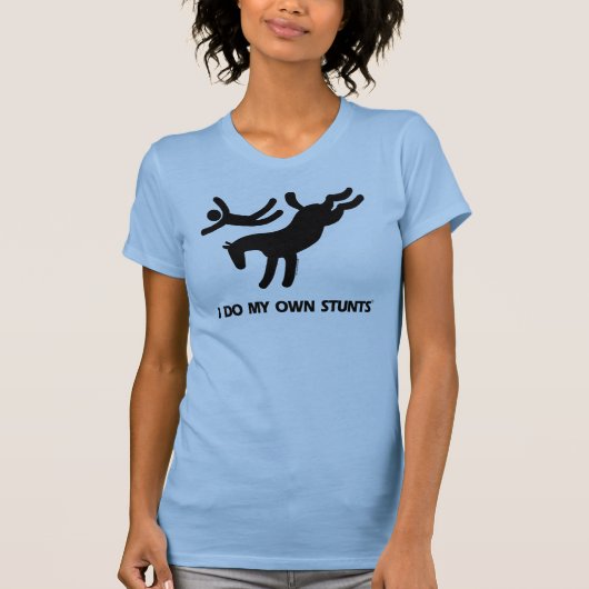 Ich tue mein eigenes Stunts™ Pferd: humorvolles T-Shirt (Vorderseite)