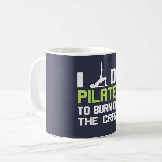 Ich tue Pilates, um das VERRÜCKTE aufzubrauchen Kaffeetasse (Vorderseite Links)