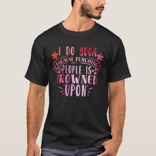 Ich tue Yoga, weil man Leute beim Punzieren erstar T-Shirt