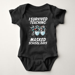 Ich überlebte 100 maskierte Schultage beim Unterri Baby Strampler