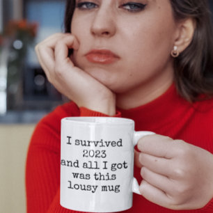 Ich überlebte 2023 Lousy Tasse Funny Quotes