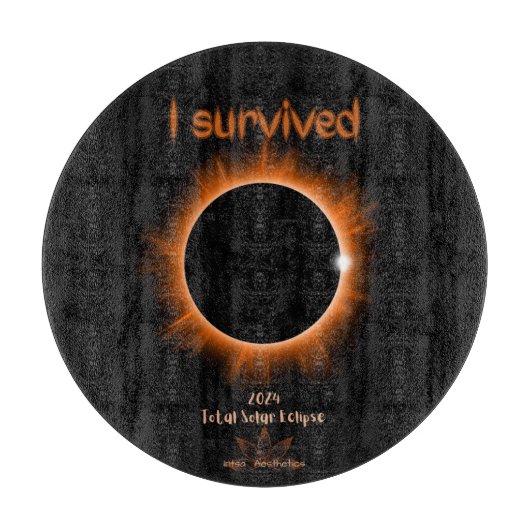 Ich überlebte 2024 das Solar Eclipse Cutting Board Schneidebrett (Vorderseite)