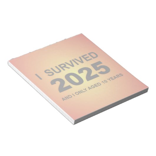 Ich überlebte 2025 notizblock (angewinkelt)