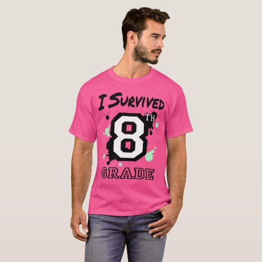 Ich überlebte 8. Klasse (größere Größe) T-Shirt (Vorne ganz)