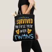 Ich überlebte das erste Jahr mit Twins Tasche (Von Nahem)