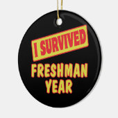 ICH ÜBERLEBTE DAS FRESHMAN JAHR KERAMIKORNAMENT (Links)