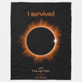 Ich überlebte das Jahr 2024: Solar Eclipse Fleece (Vorderseite)