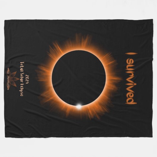Ich überlebte das Jahr 2024: Solar Eclipse Fleece (Vorderseite (Horizontal))