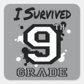 Ich überlebte den 9. quadratischer aufkleber (Vorderseite)