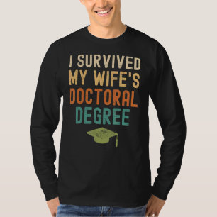 Ich überlebte den Doktortitel meiner Ehefrau 2022 T-Shirt