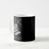 Ich überlebte den Y2k-Millennium-Bug, lustig retro Kaffeetasse (Vorderseite Links)